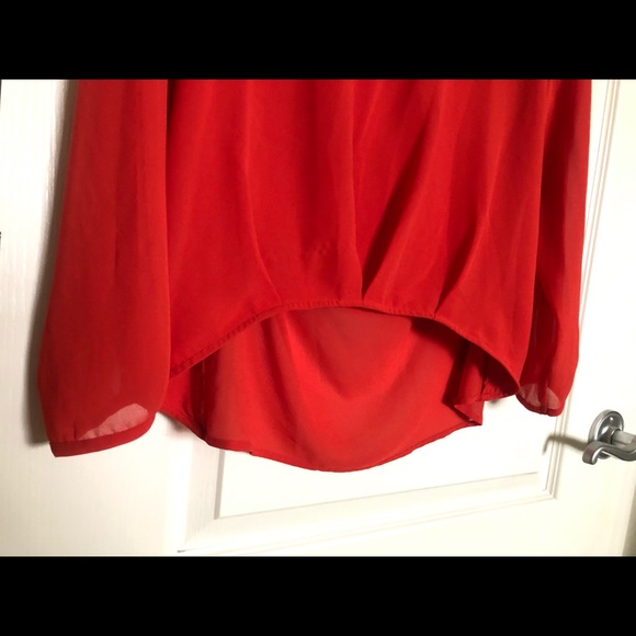 Red blouse with cross cross back - Picture 4 of 4